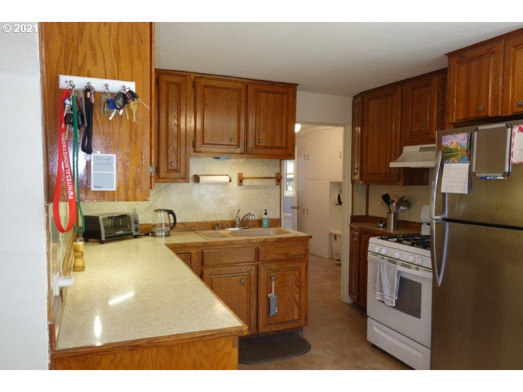 828 Northwest Loop Road White Salmon, WA 98672 - Photo 12 of 32 Gallery Image 12