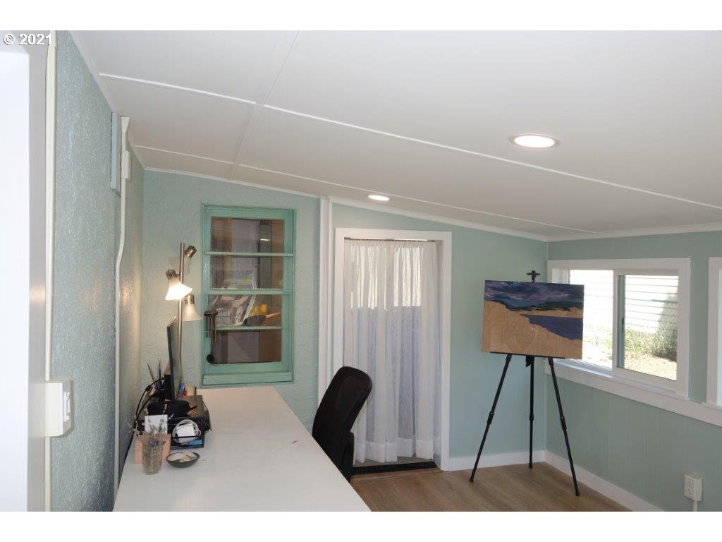 828 Northwest Loop Road White Salmon, WA 98672 - Photo 16 of 32 Gallery Image 16