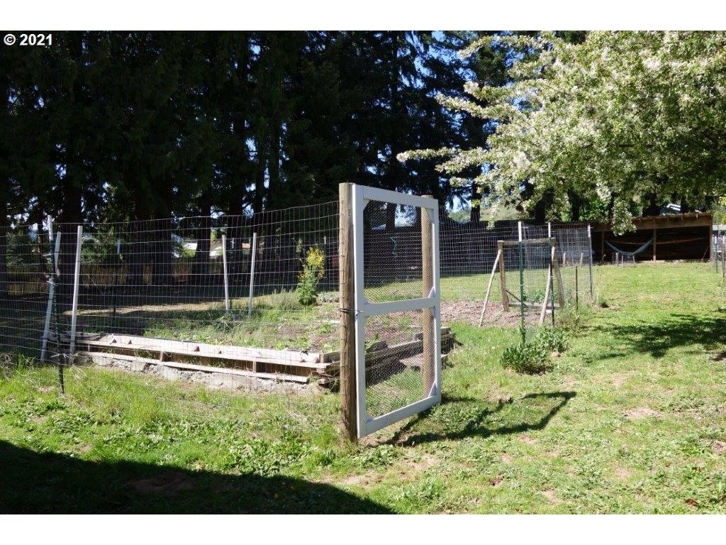 828 Northwest Loop Road White Salmon, WA 98672 - Photo 26 of 32 Gallery Image 26
