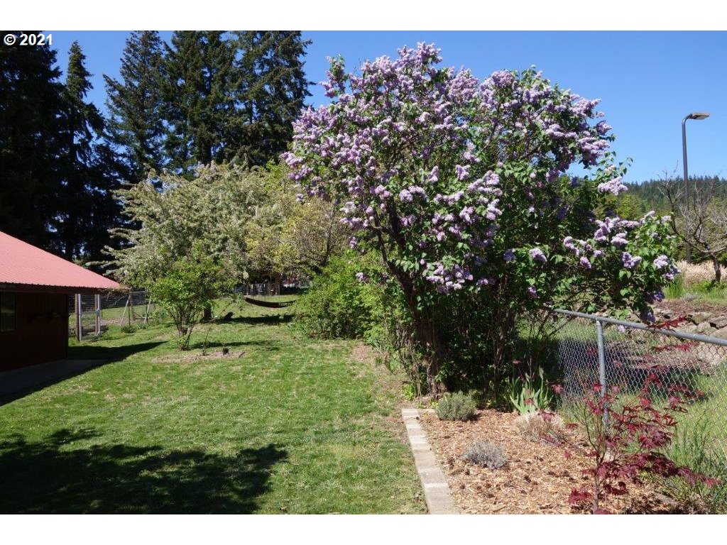 828 Northwest Loop Road White Salmon, WA 98672 - Photo 27 of 32 Gallery Image 27