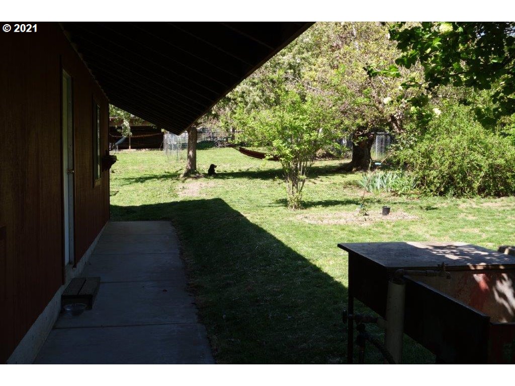 828 Northwest Loop Road White Salmon, WA 98672 - Photo 30 of 32 Gallery Image 30