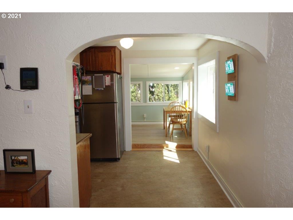 828 Northwest Loop Road White Salmon, WA 98672 - Photo 6 of 32 Gallery Image 6