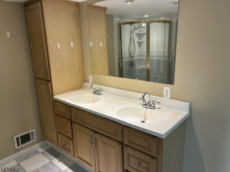 19 Crescent Road Wayne, NJ 07470 - Photo 13 of 26