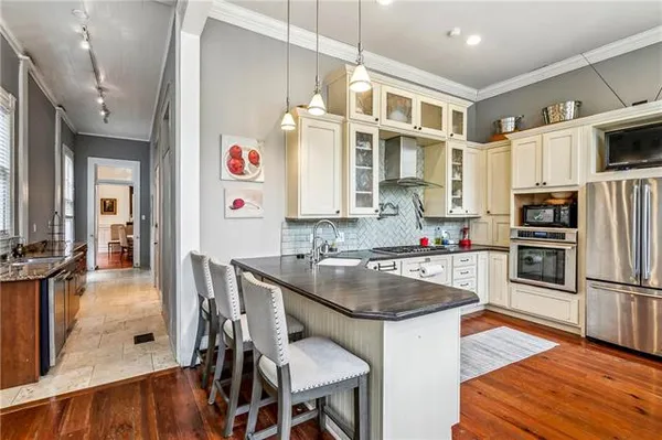 $1,895,000 | 2817 Chestnut Street, New Orleans, LA 70115