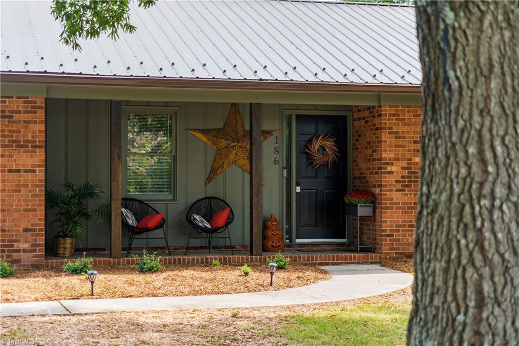 186 Farmstead Road Winston-Salem, NC 27107 - Photo 3 of 39 Gallery Image 3