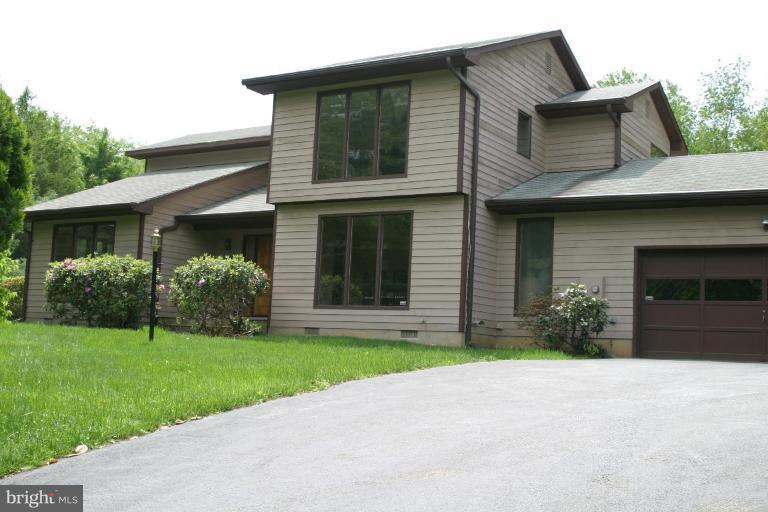 11109 Farm Road Great Falls, VA 22066 - Photo 1 of 26 Exterior (Main)