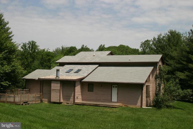 11109 Farm Road Great Falls, VA 22066 - Photo 3 of 26 Exterior #3