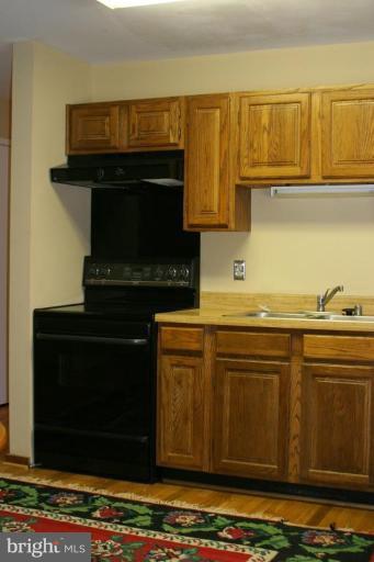 11109 Farm Road Great Falls, VA 22066 - Photo 6 of 26 Kitchen