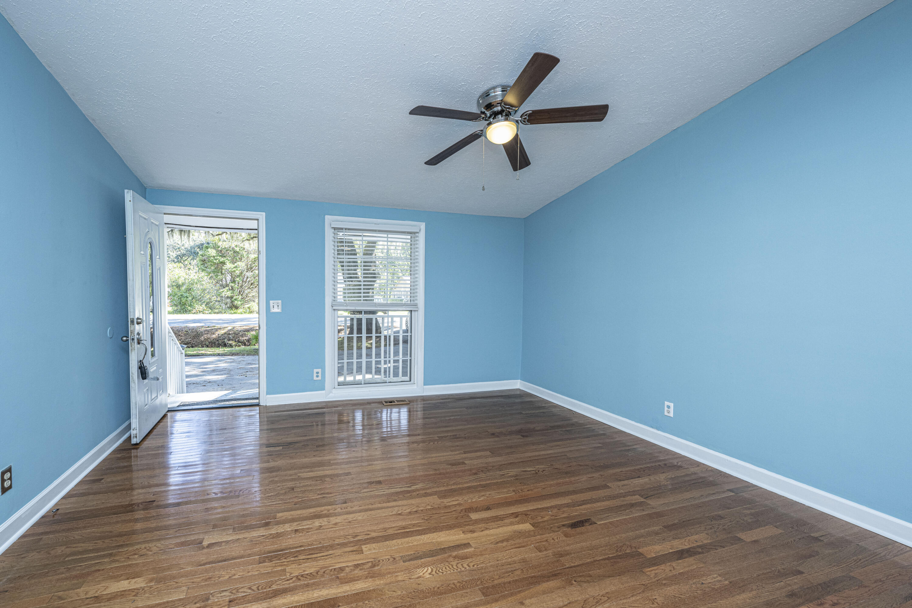 811 Savage Road Charleston, SC 29414 - Photo 5 of 36 811SavageRd09