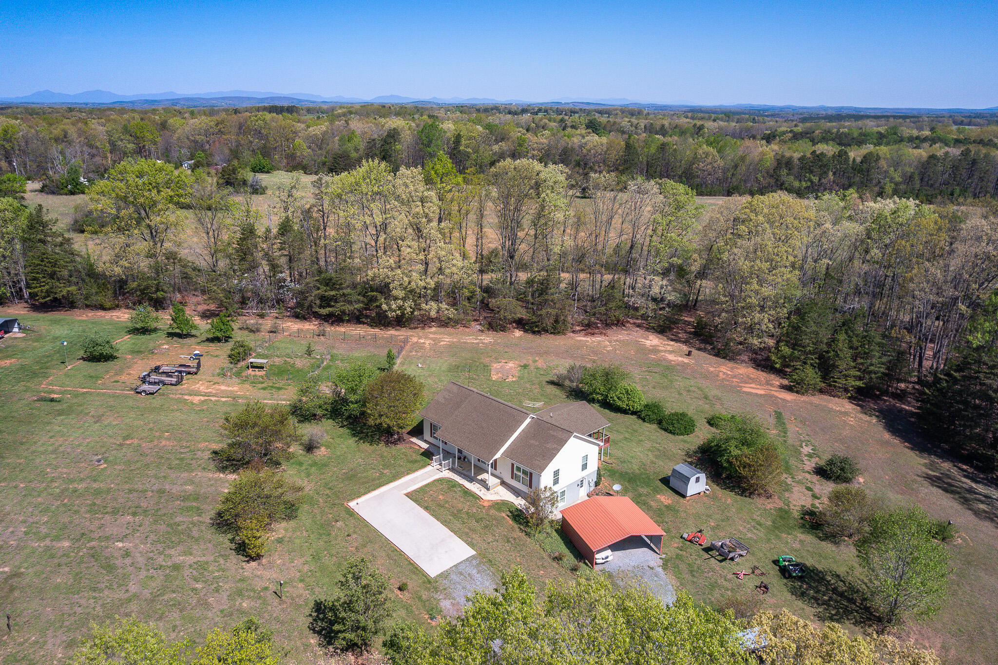 7810 Blue Ridge Drive Hurt, VA 24563 - Photo 3 of 48 5