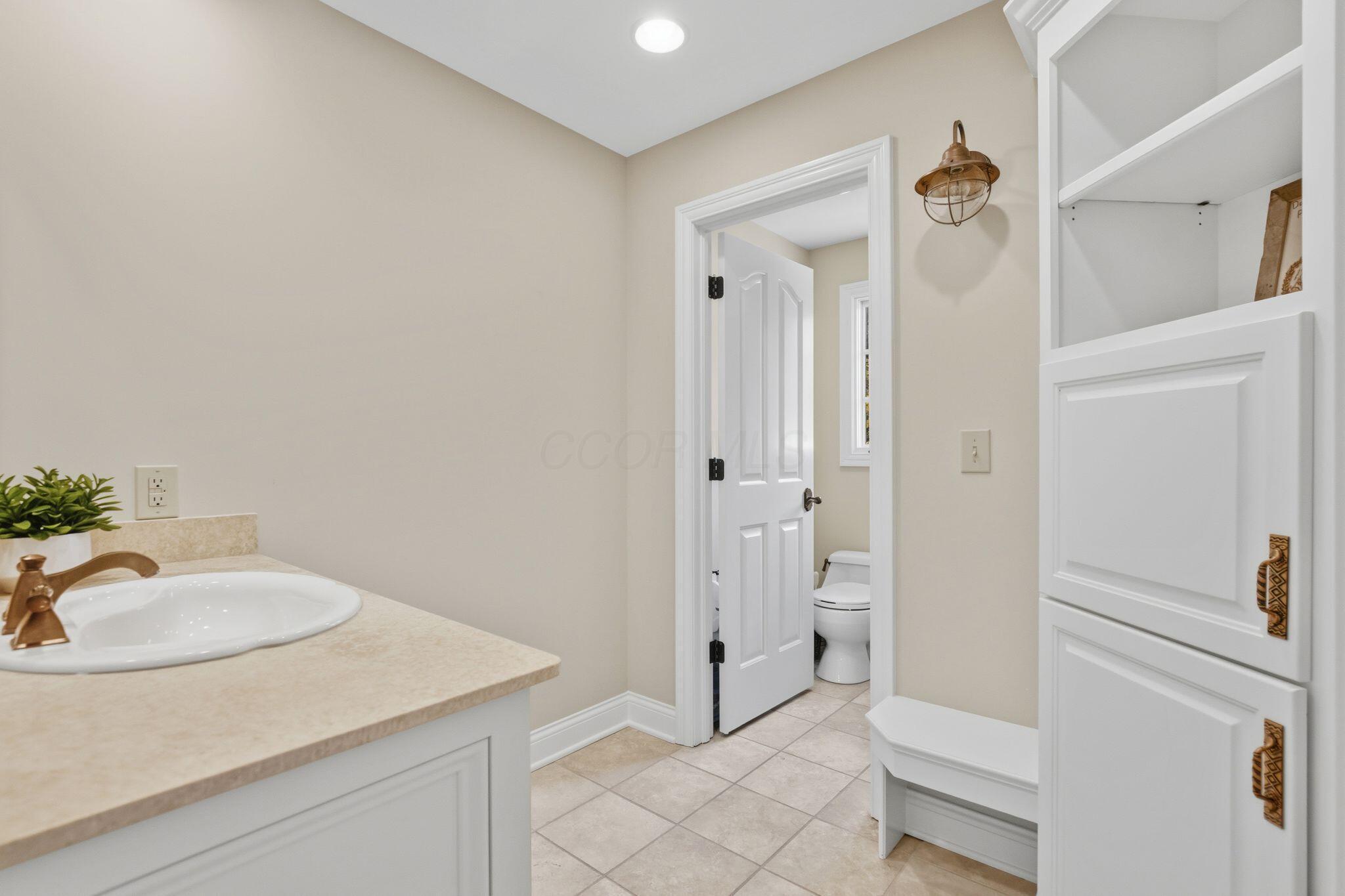 2908 South Dorchester Road Columbus, OH 43221 - Photo 46 of 78