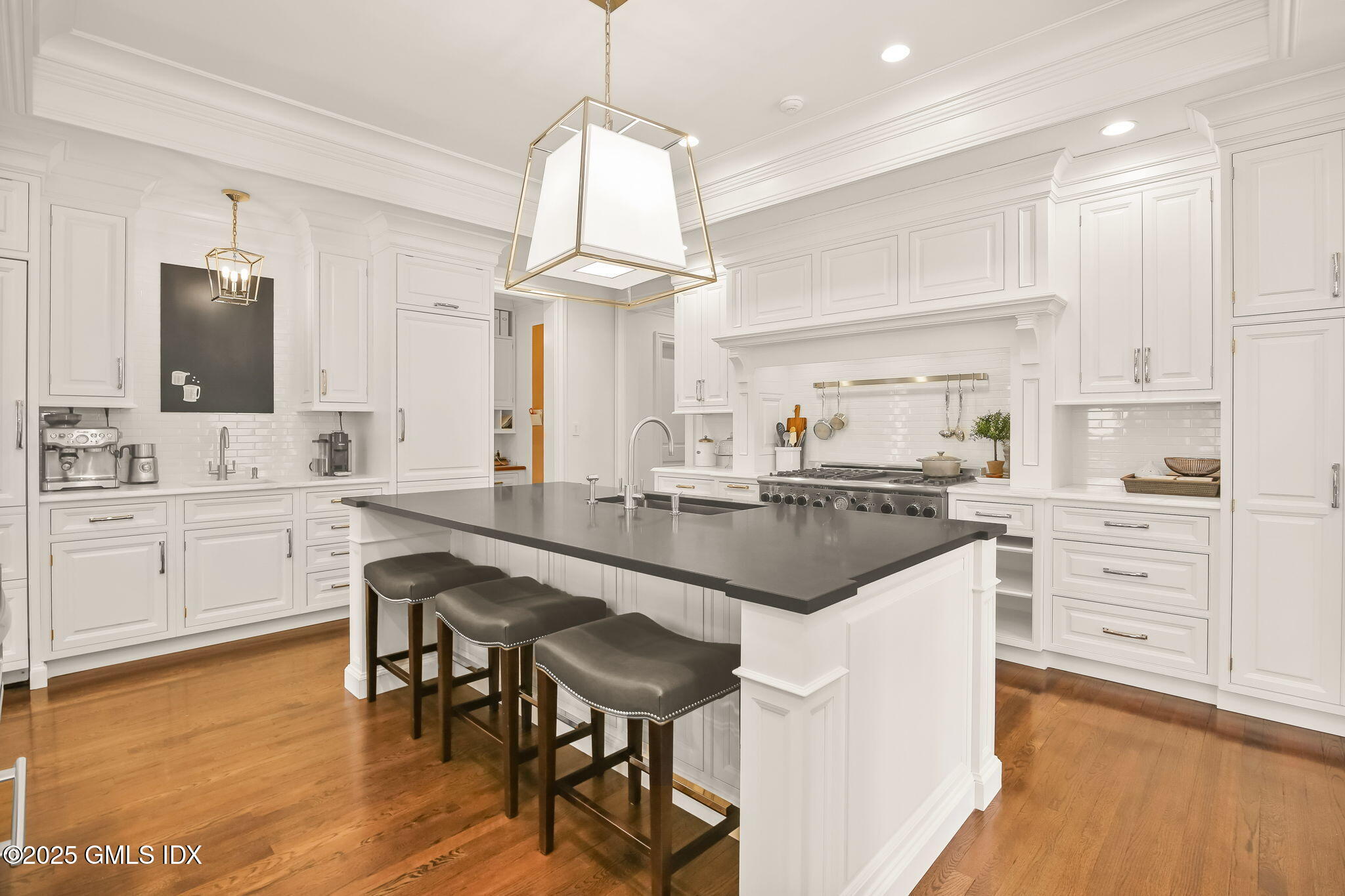 26 Taconic Road Greenwich, CT 06830 - Photo 19 of 67 Kitchen Island