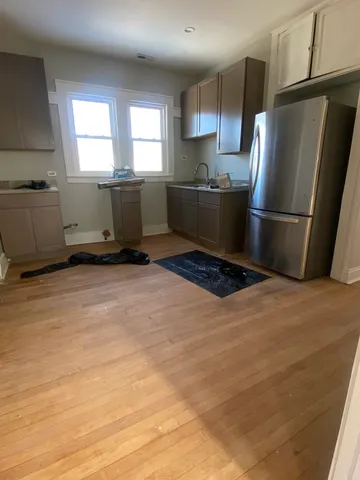 $2,700 | 8046 South Manistee Avenue, Unit 2, Chicago, IL 60617