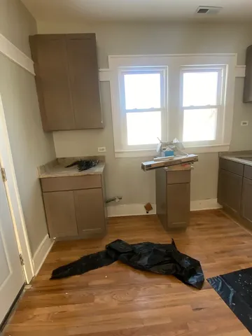 $2,700 | 8046 South Manistee Avenue, Unit 2, Chicago, IL 60617