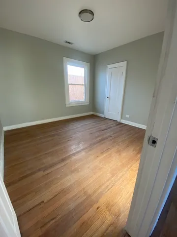 $2,700 | 8046 South Manistee Avenue, Unit 2, Chicago, IL 60617