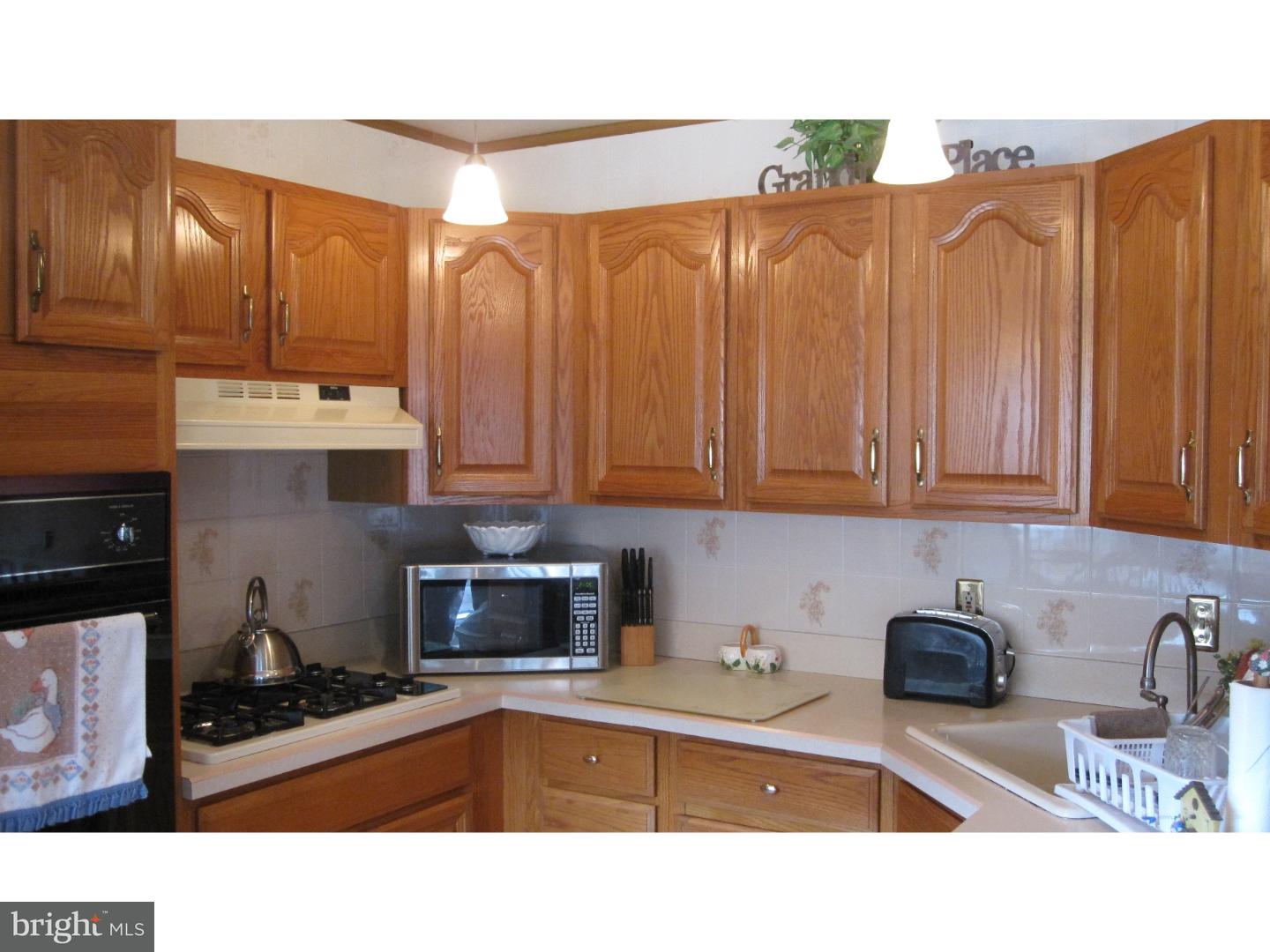 12525 Ramer Road Philadelphia, PA 19154 - Photo 11 of 25 Kitchen