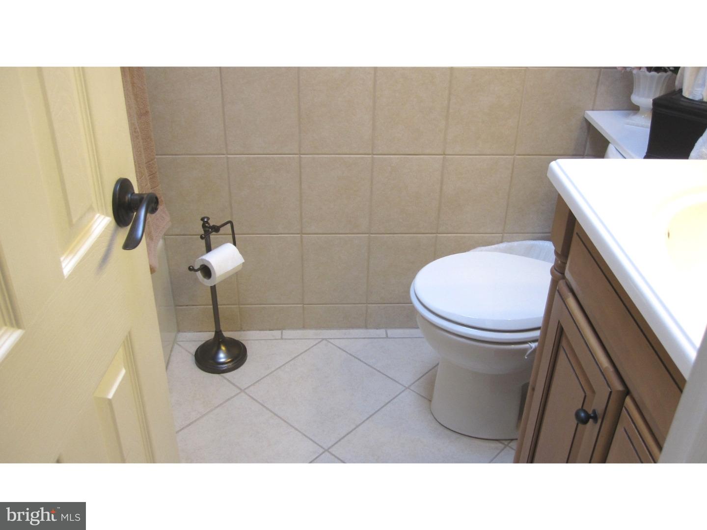 12525 Ramer Road Philadelphia, PA 19154 - Photo 25 of 25 Bathroom