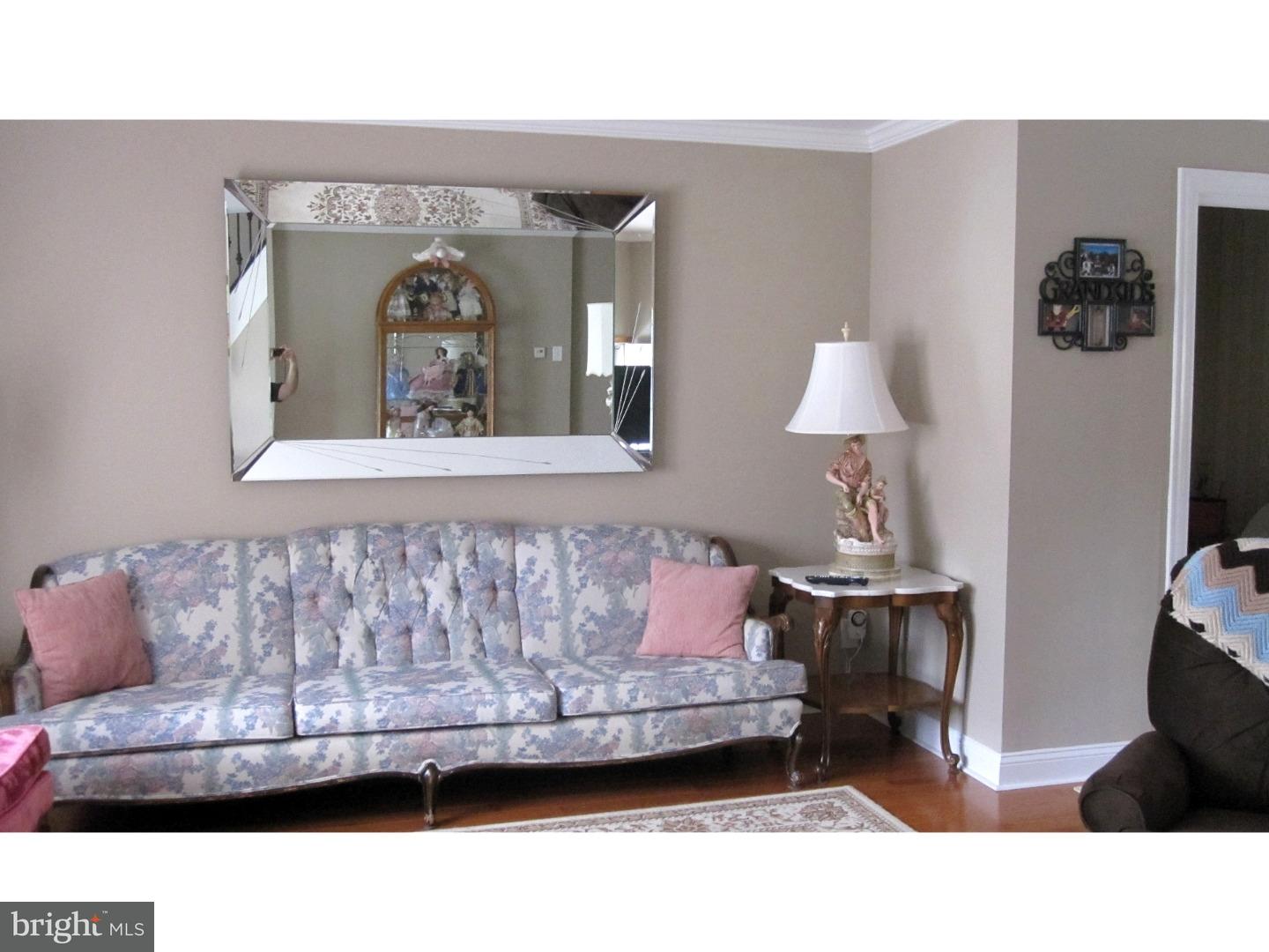 12525 Ramer Road Philadelphia, PA 19154 - Photo 6 of 25 Living Room