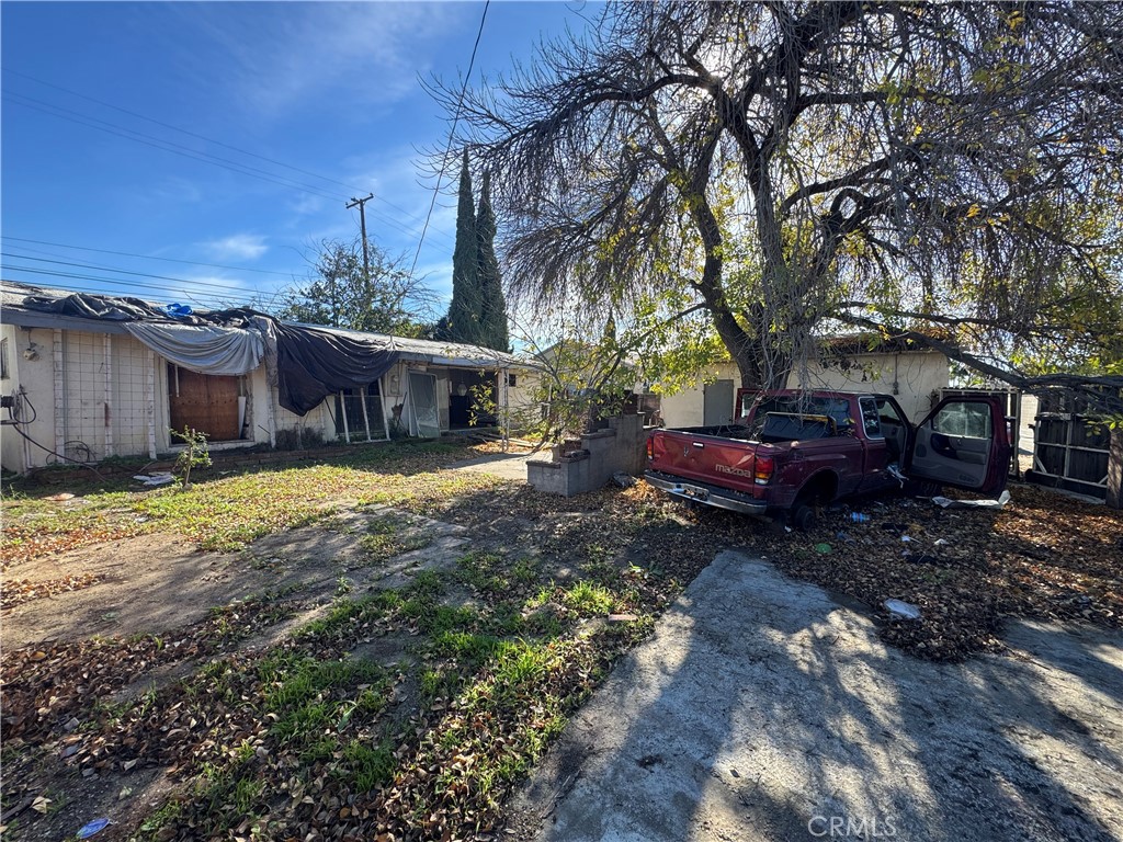 927 North Magnolia Street Anaheim, CA 92801 - Photo 2 of 2 a view of a house with a yard