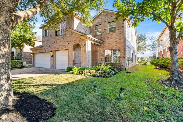 $535,000 | 518 Honeysuckle Vine Drive, Rosenberg, TX 77469
