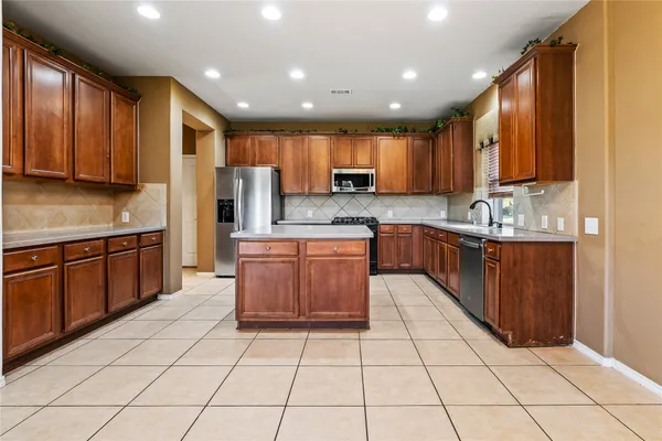 $535,000 | 518 Honeysuckle Vine Drive, Rosenberg, TX 77469