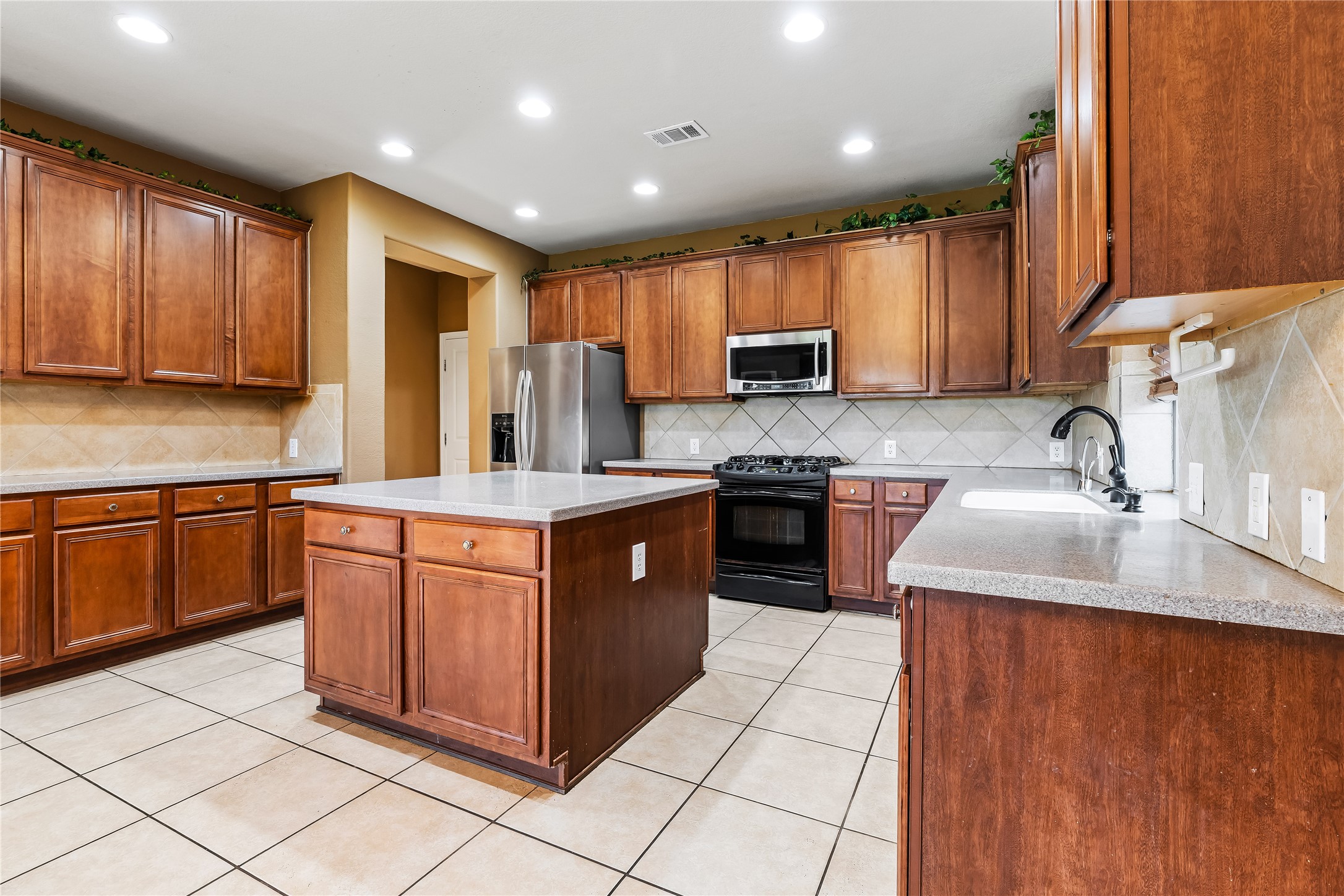 518 Honeysuckle Vine Drive Rosenberg, TX 77469 - Photo 9 of 42