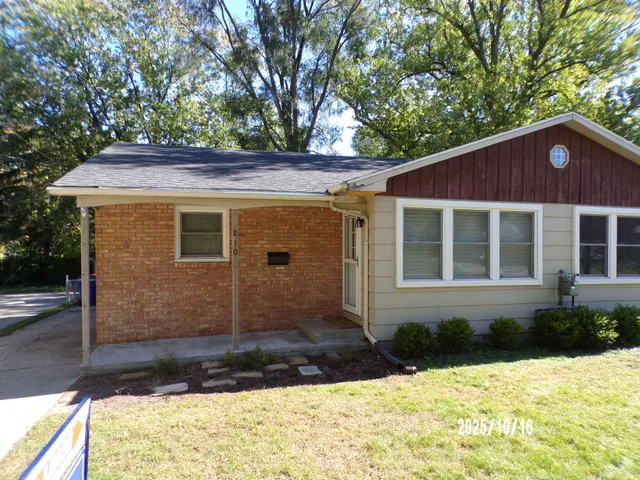 $1,500 | 210 North Division Street, Spring Lake, MI 49456