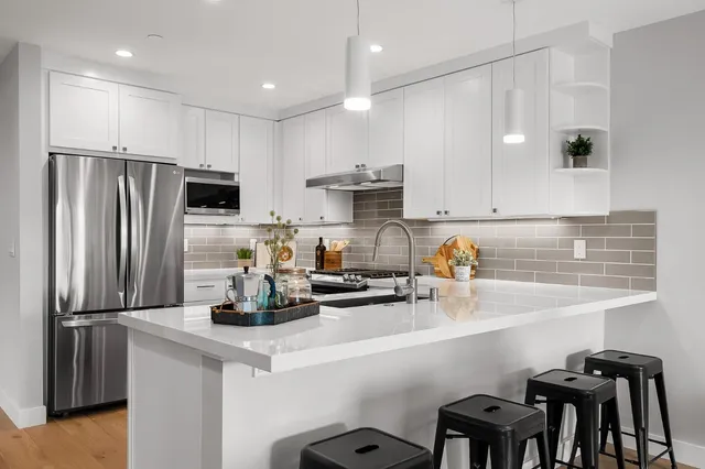 $4,850 | 30 Hermosa Avenue, Unit 201, Millbrae, CA 94030