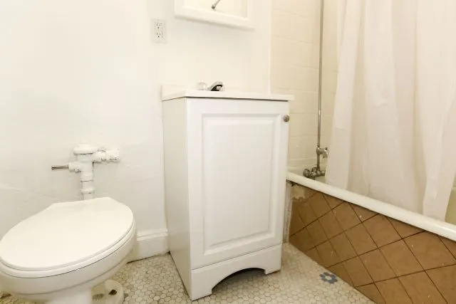 $1,295 | 4608 North Beacon Street, Unit 3C, Chicago, IL 60640