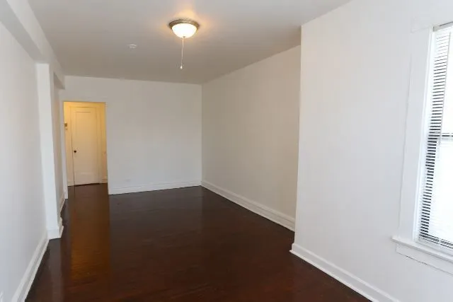 $1,295 | 4608 North Beacon Street, Unit 3C, Chicago, IL 60640