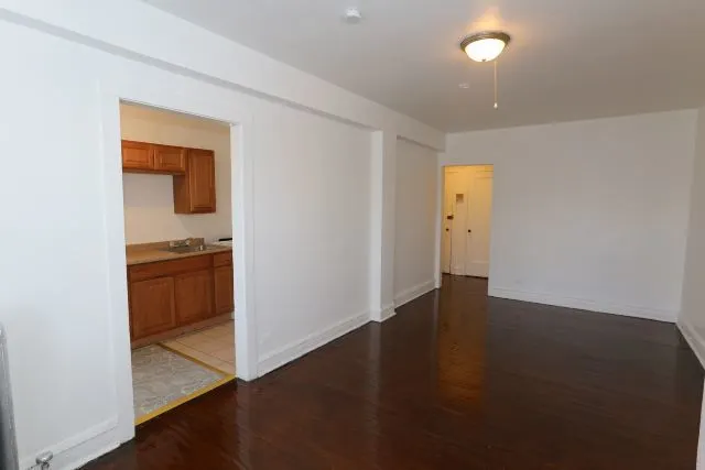 $1,295 | 4608 North Beacon Street, Unit 3C, Chicago, IL 60640