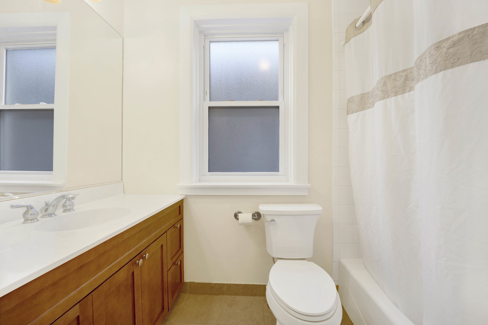 1350 West Rosedale Avenue, Unit 2 Chicago, IL 60660 - Photo 19 of 22 Gallery Image 19