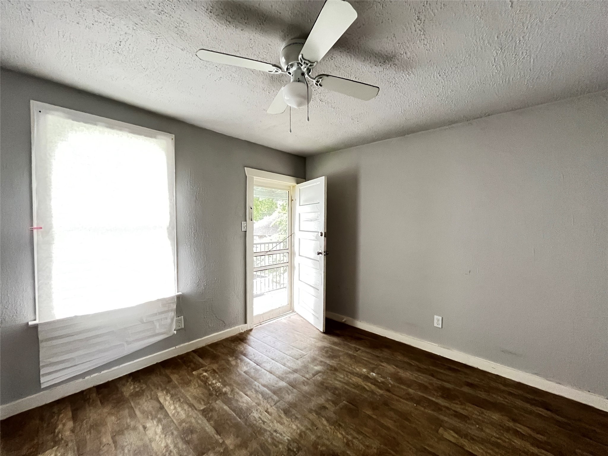 6823 Ave East Houston, TX 77011 - Photo 4 of 16 an empty room with a window and a ceiling fan