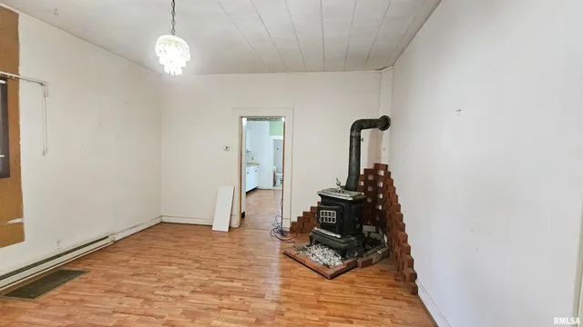 $79,999 | 1313 Newton Avenue, Johnston City, IL 62951