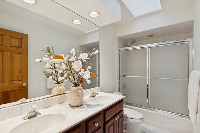 $599,900 | 600 Crosswind Lane, Lindenhurst, IL 60046