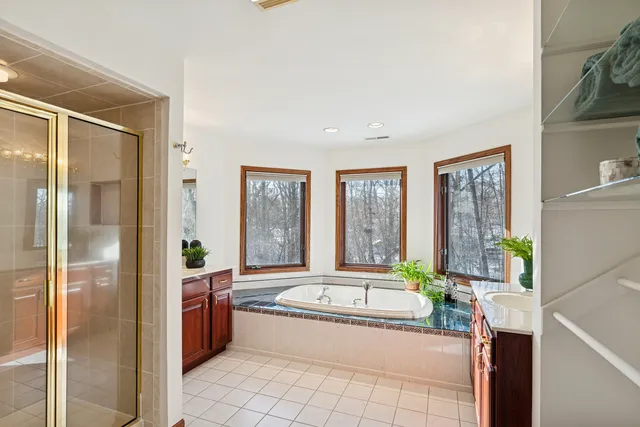 $599,900 | 600 Crosswind Lane, Lindenhurst, IL 60046