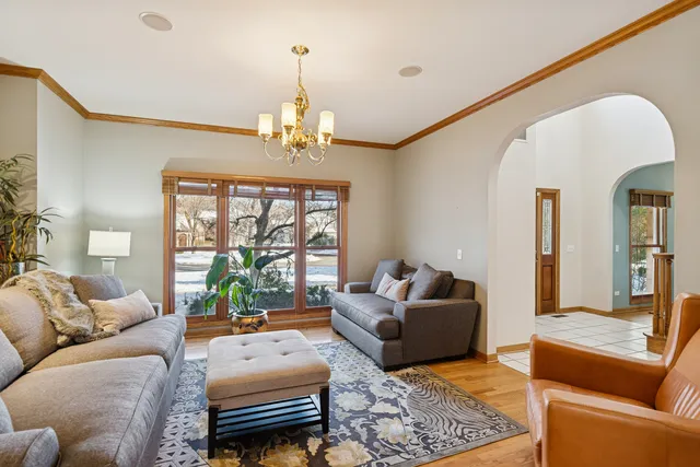 $599,900 | 600 Crosswind Lane, Lindenhurst, IL 60046