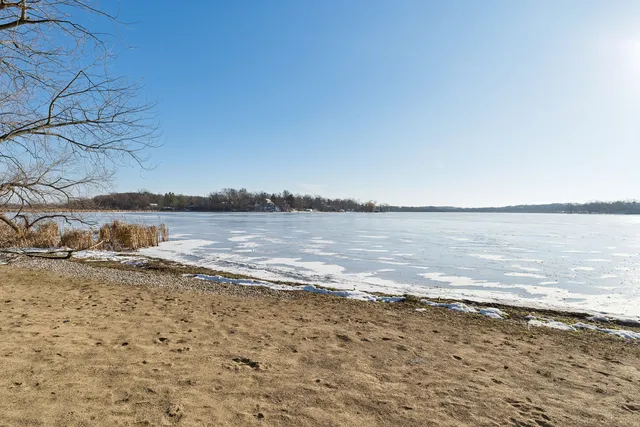 $599,900 | 600 Crosswind Lane, Lindenhurst, IL 60046