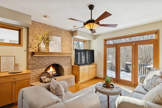 $599,900 | 600 Crosswind Lane, Lindenhurst, IL 60046