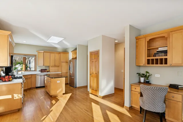 $599,900 | 600 Crosswind Lane, Lindenhurst, IL 60046