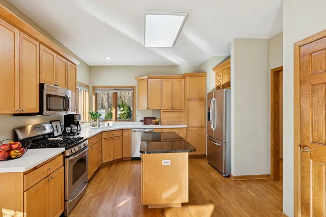 $599,900 | 600 Crosswind Lane, Lindenhurst, IL 60046