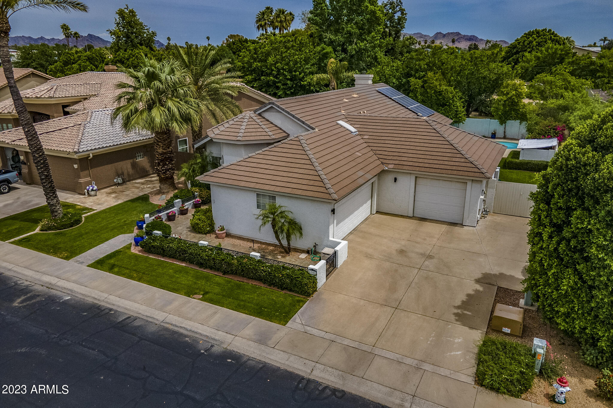 6301 North 4th Drive Phoenix, AZ 85013 - Photo 71 of 72 Aerial Driveway view