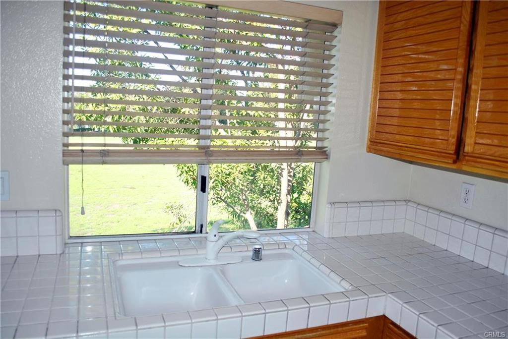 124 Cartier Aisle Irvine, CA 92620 - Photo 15 of 31 a bathroom with a bathtub and next to a window