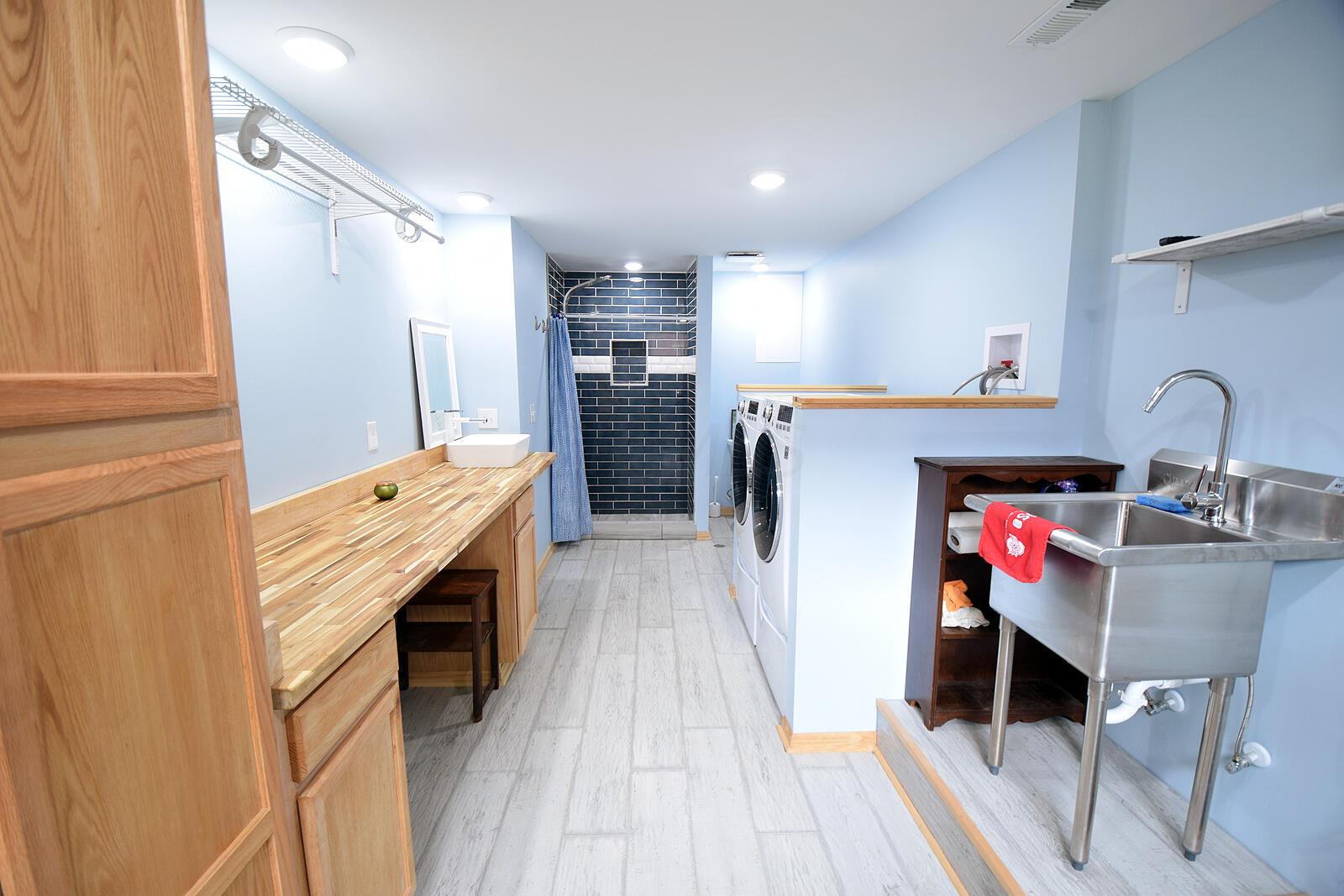 4482 Sandy Lane Road Columbus, OH 43224 - Photo 34 of 47 35 Lower Level Full Bath and Laundry Are