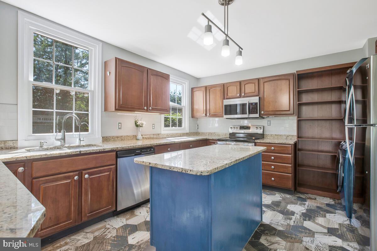 23 Ridge Avenue Edgewater, MD 21037 - Photo 11 of 41 Kitchen