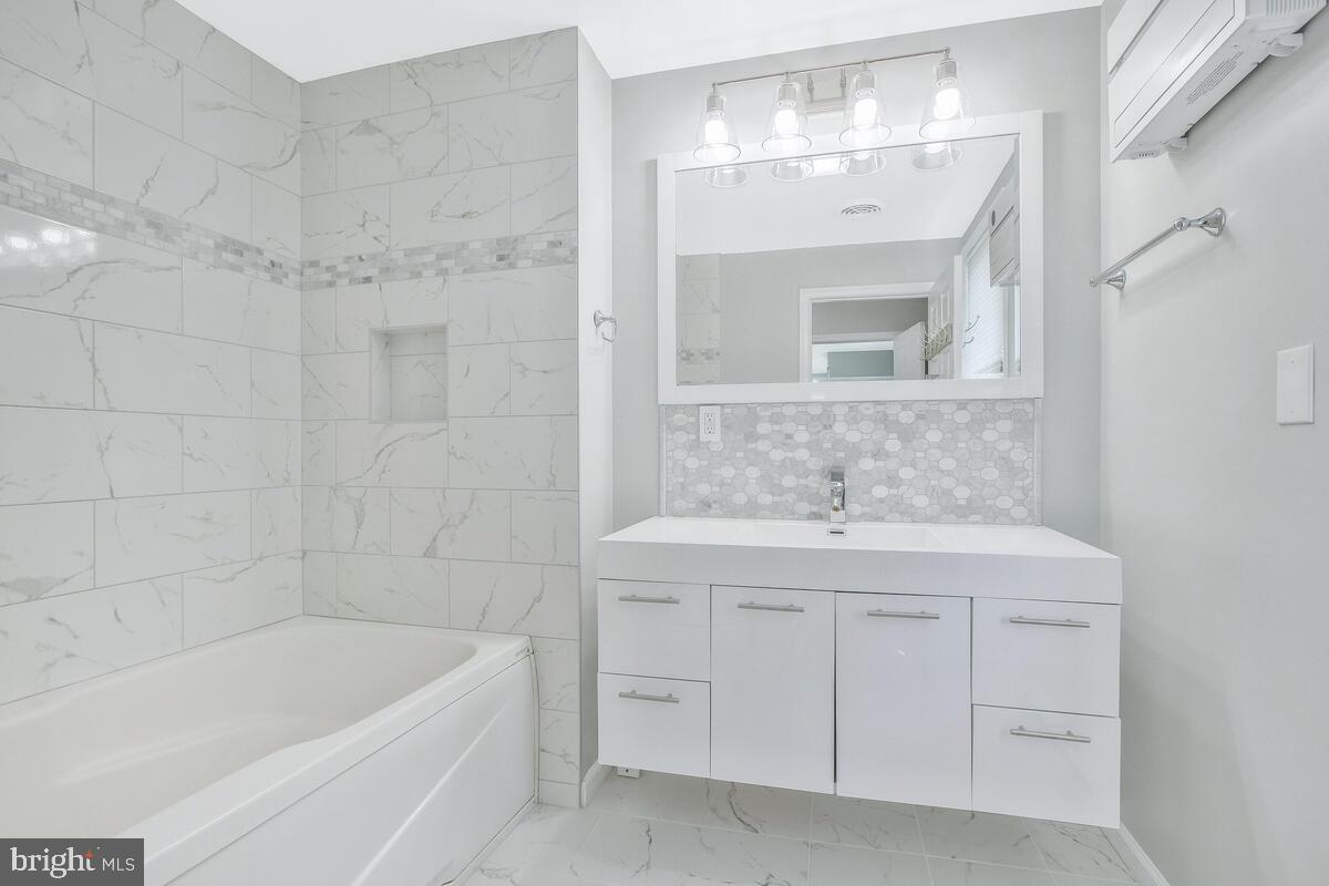 23 Ridge Avenue Edgewater, MD 21037 - Photo 19 of 41 Primary bathroom