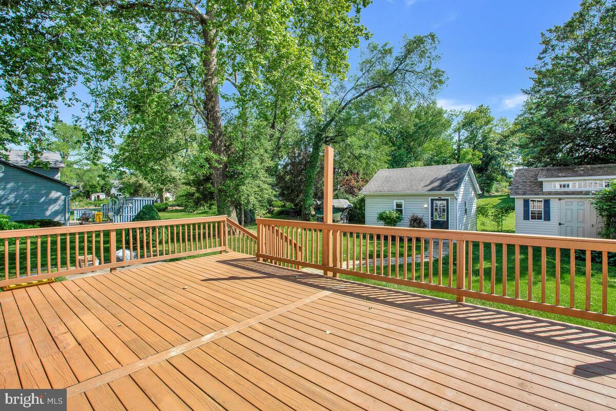 23 Ridge Avenue Edgewater, MD 21037 - Photo 26 of 41 21' x 21' Outdoor deck