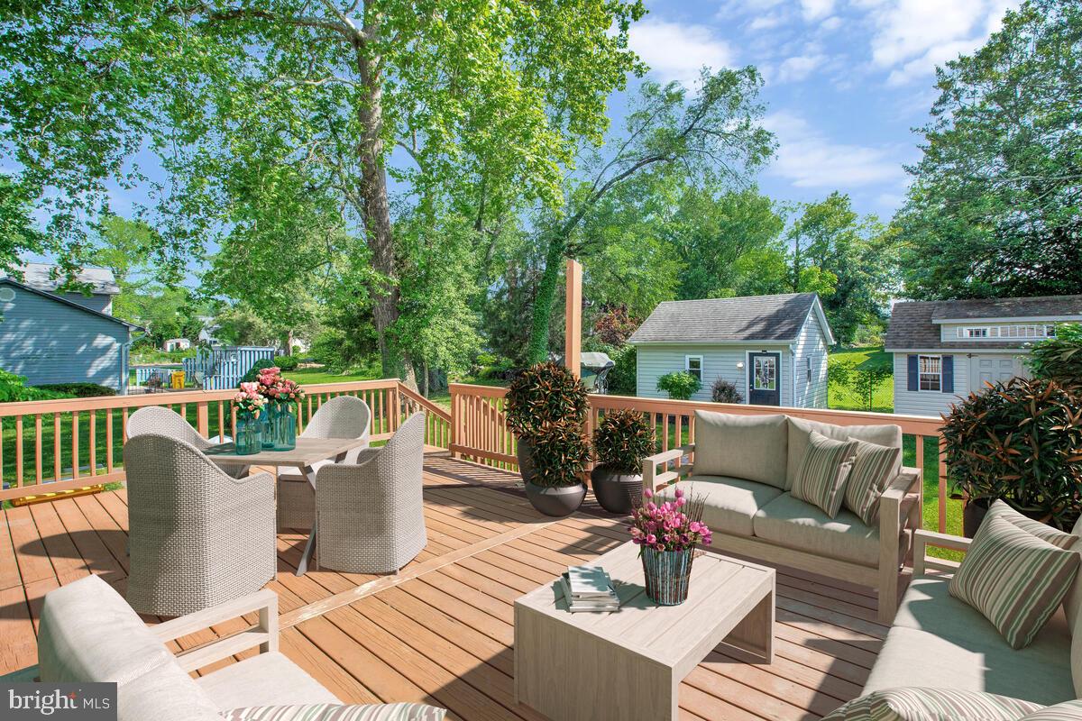 23 Ridge Avenue Edgewater, MD 21037 - Photo 27 of 41 Virtually staged deck phot0