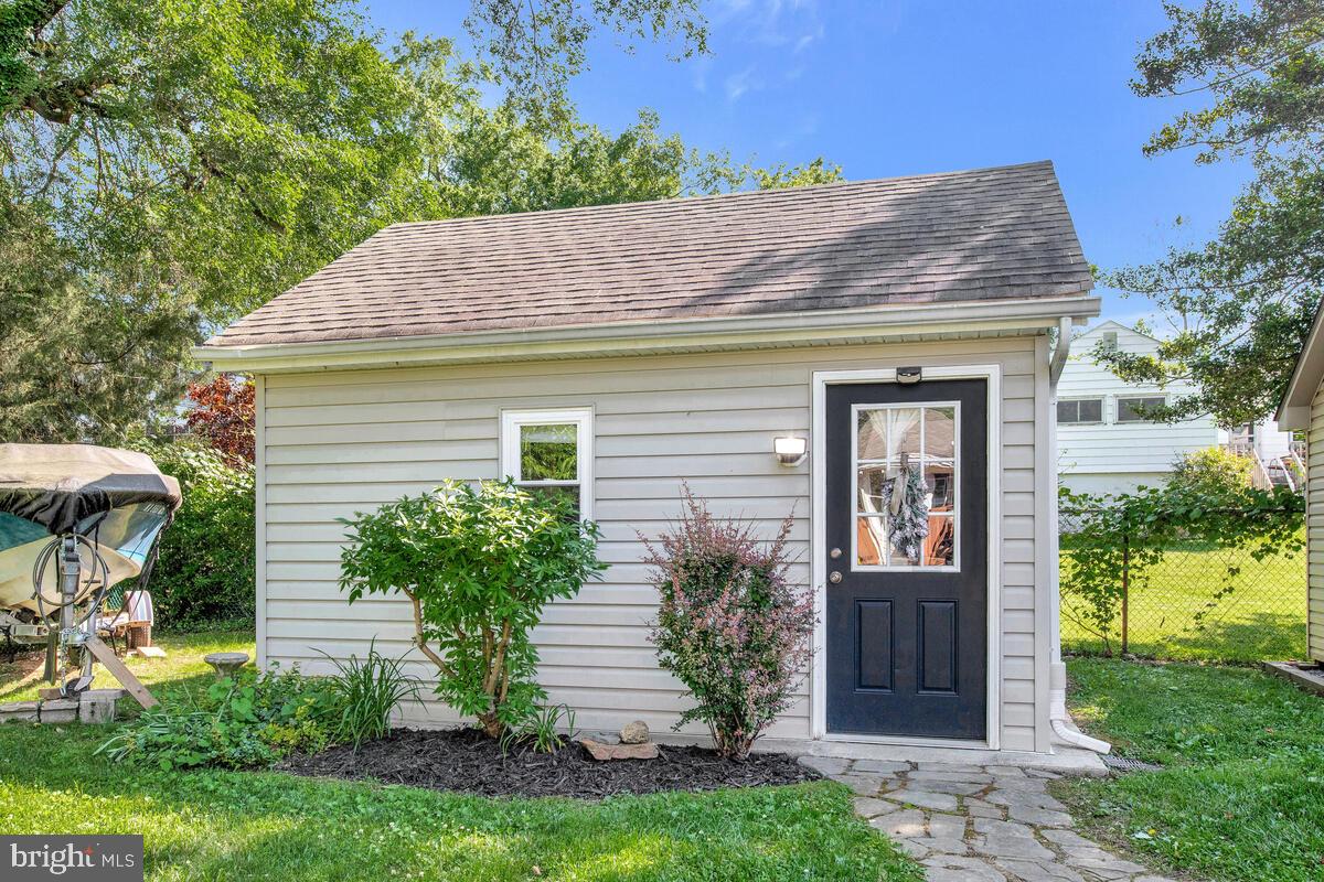 23 Ridge Avenue Edgewater, MD 21037 - Photo 29 of 41 Detached studio exterior