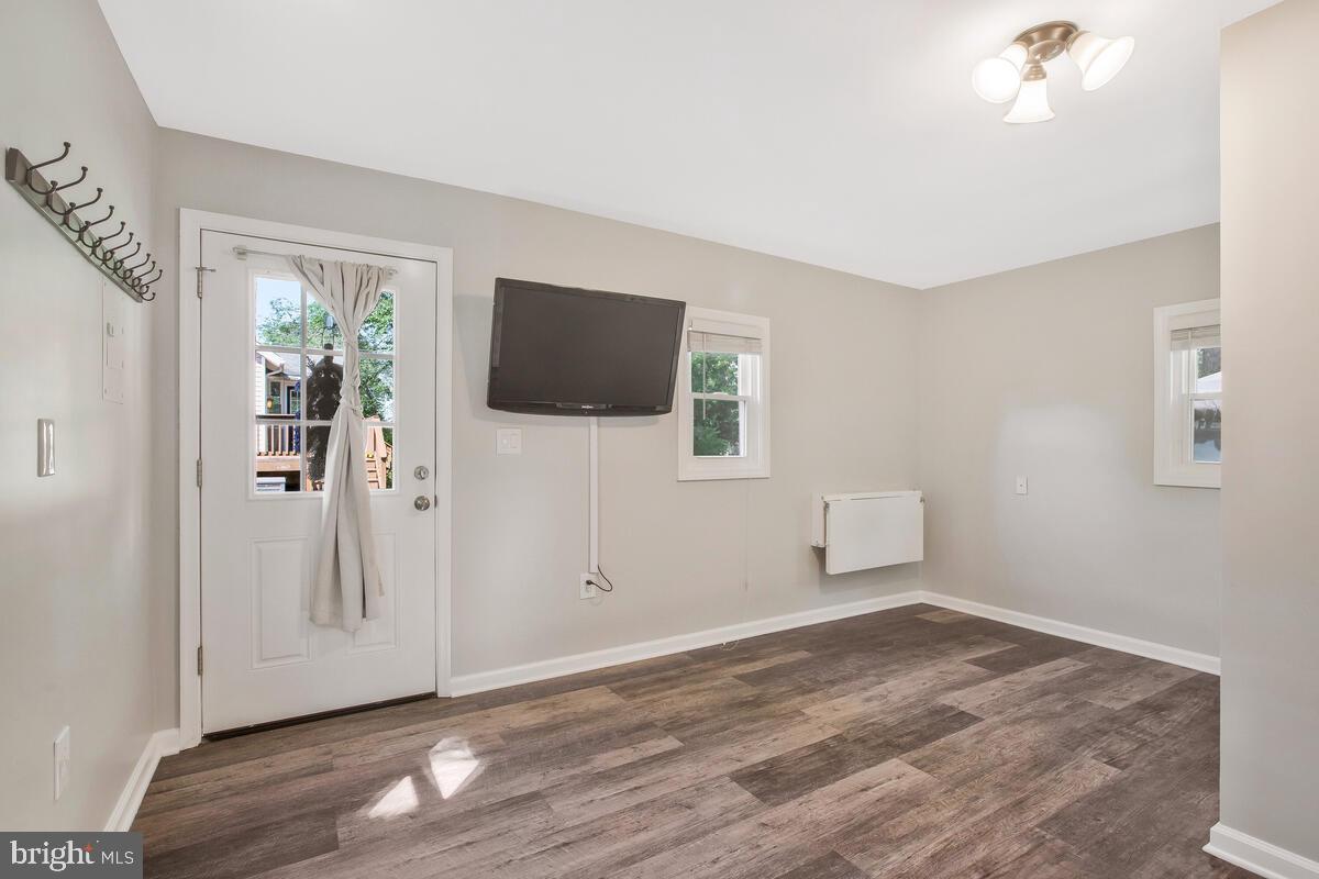 23 Ridge Avenue Edgewater, MD 21037 - Photo 30 of 41 Detached studio interior